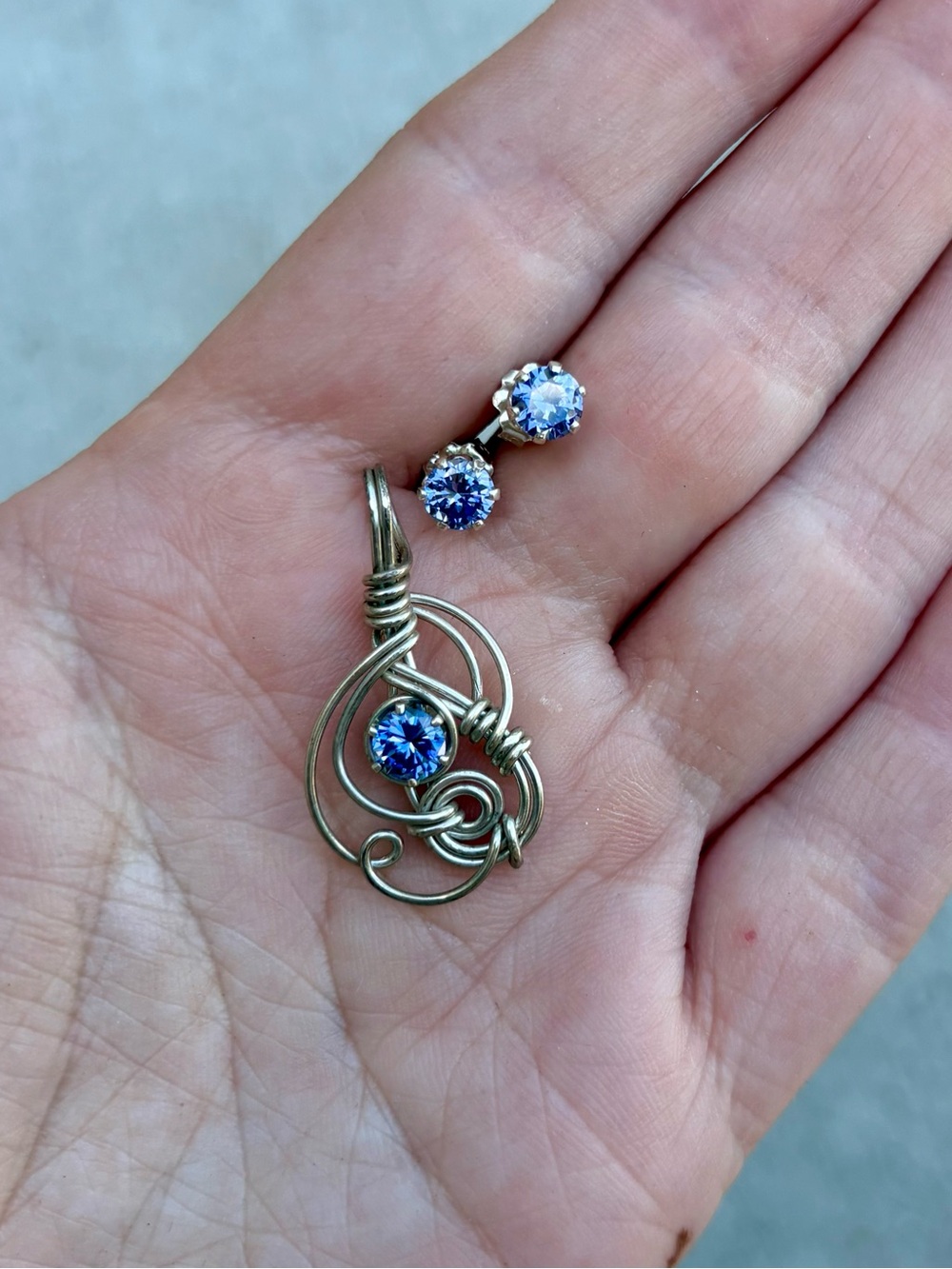 BLUE GEMSTONE WIRE WRAPPED PENDANT NECKLACE AND STUD EARRINGS